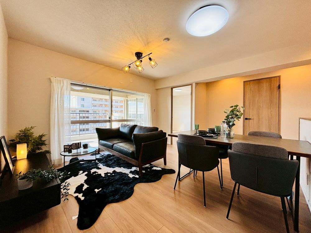 Renovated 3LDK Apartment with Great Views in Matsudo - Photo 1