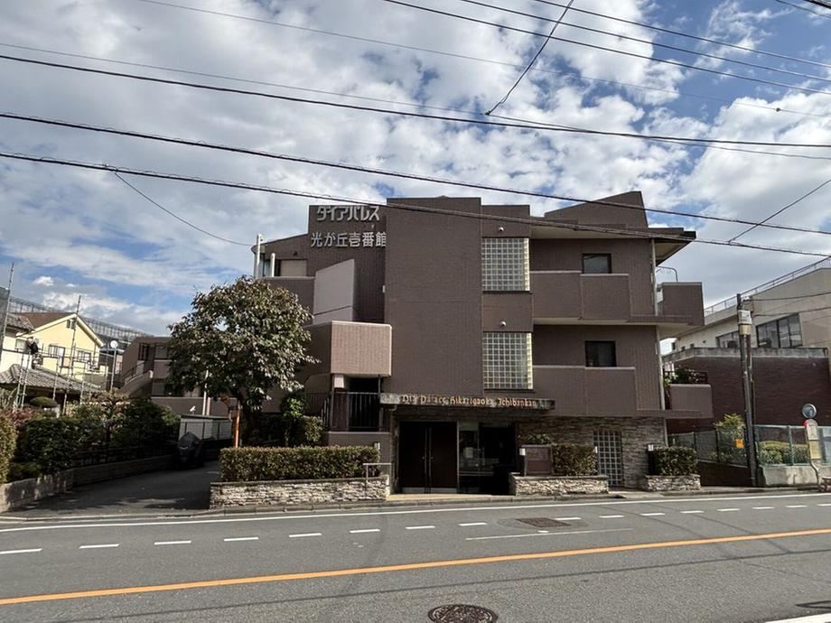Spacious 3LDK Apartment in Tagara - Photo 1