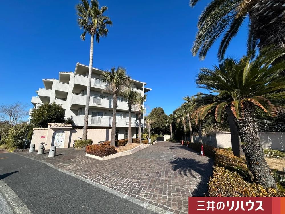 Spacious 4LDK Apartment in Okamura - Photo 1