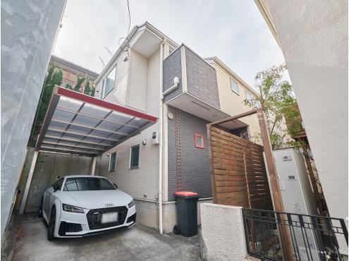 4LDK House with Park Access in Setagaya - Photo 1