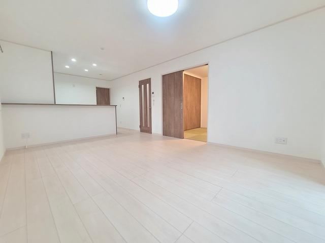 Beautifully Renovated House Near Schools and Amenities in Gyoda - Photo 1