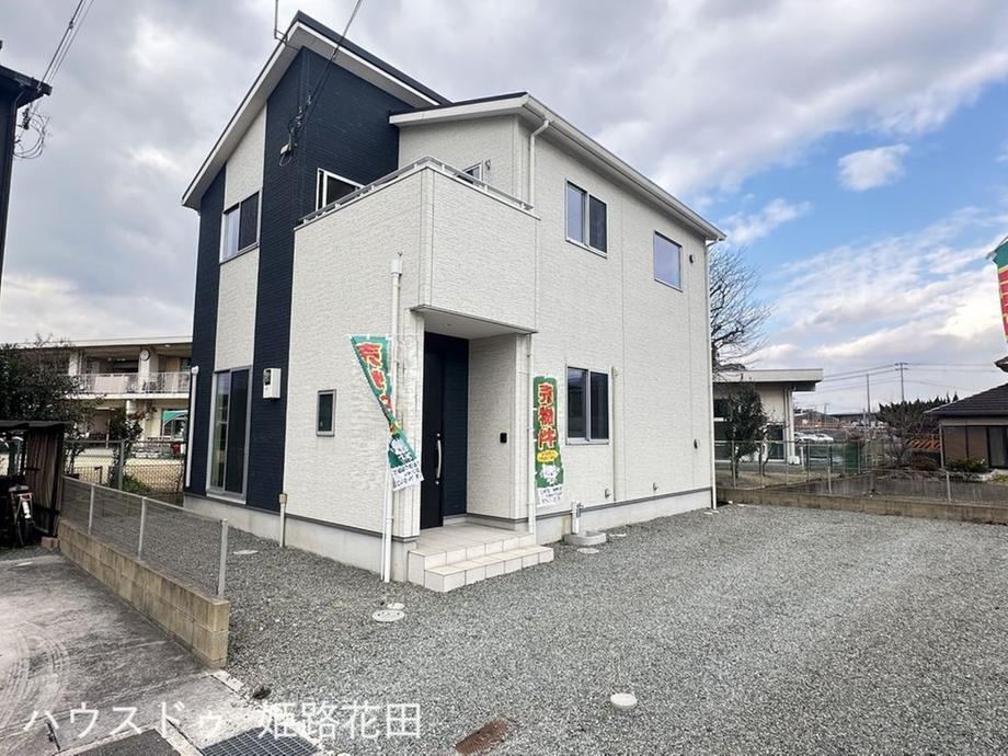 Renovated 5LDK House with Ample Parking in Himeji - Photo 1