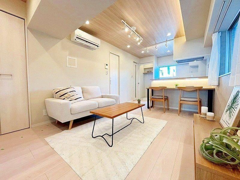 Stylish 2LDK Apartment with Modern Amenities - Photo 1