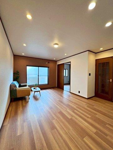 Renovated 5LDK Home with Parking in Takase-cho - Photo 1