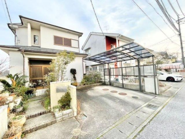 4LDK House with Convenient Access to Shopping - Photo 1