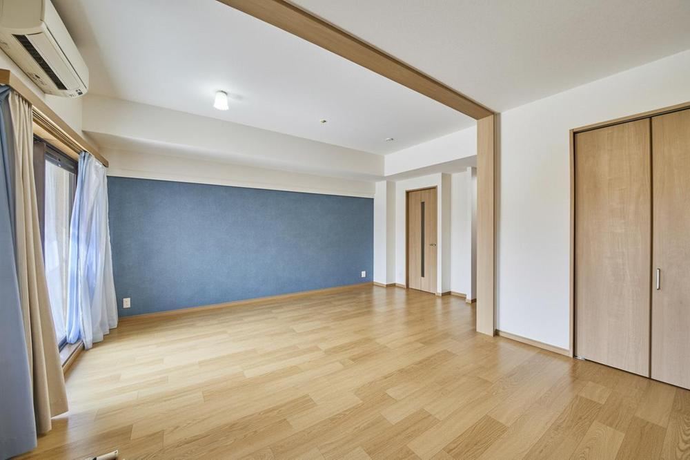 Charming 3LDK Apartment with Private Garden in Fukuroyama - Photo 1