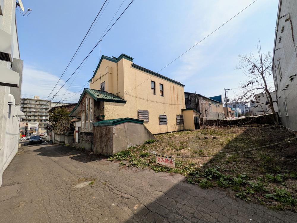 Expansive 11LDK Home in Central Otaru - Photo 1