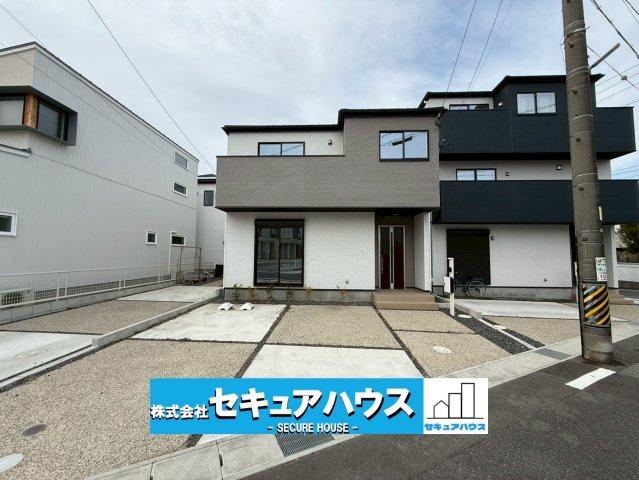 Modern 4LDK Home with Pantry - Photo 1