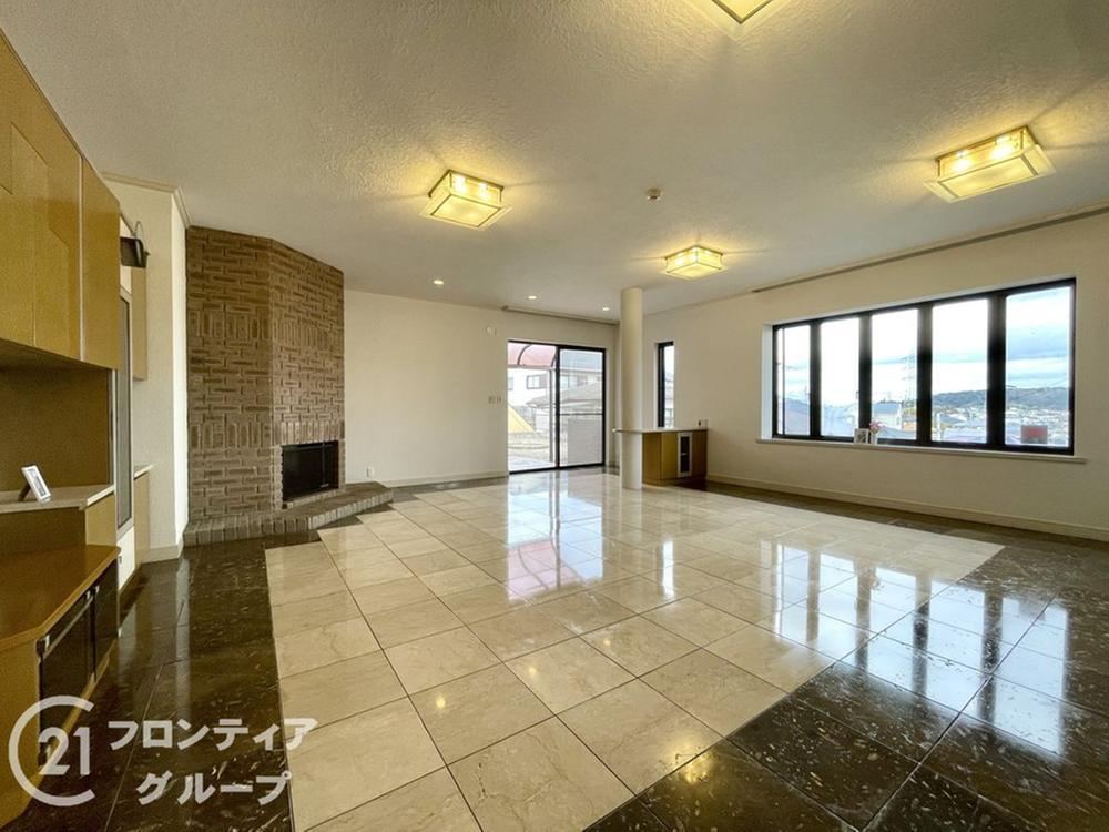 Modern 6LDK House in Ikoma with Spacious Living Room - Photo 1