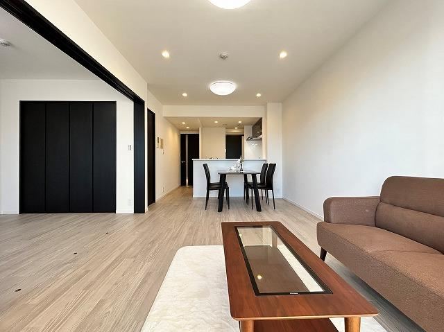 Newly Renovated 3LDK Apartment in Midorien - Photo 1