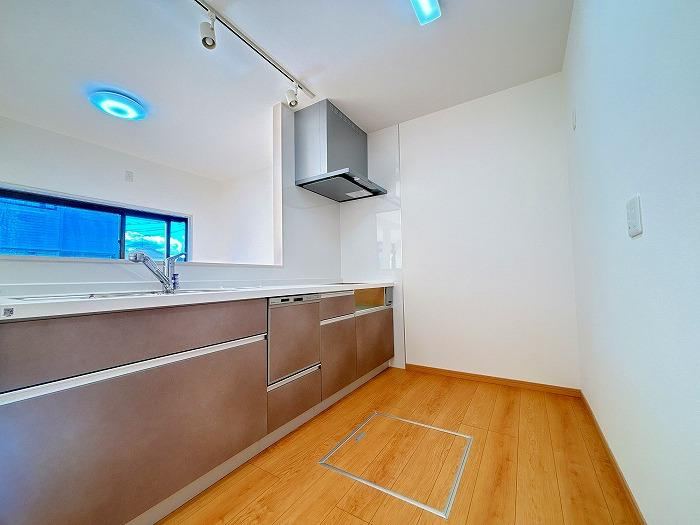 Fully Renovated 4LDK House with Garden in Okayama - Photo 1