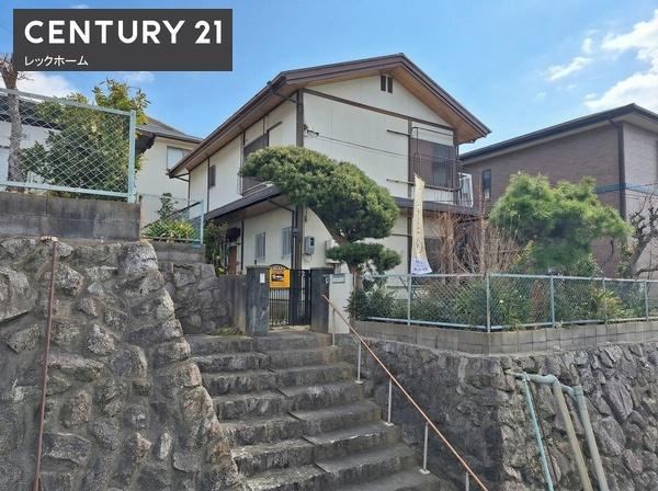 Spacious 5LDK House with Garden in Shijonawate - Photo 1