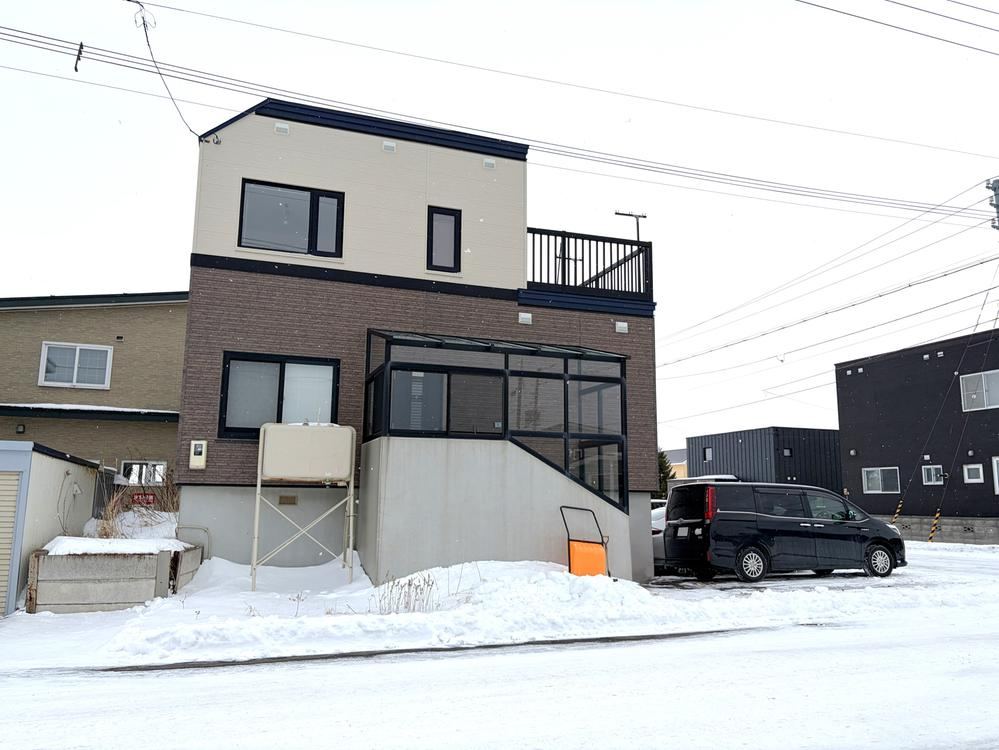 Spacious 6LDK House with Good Sunlight in Ishikari - Photo 1
