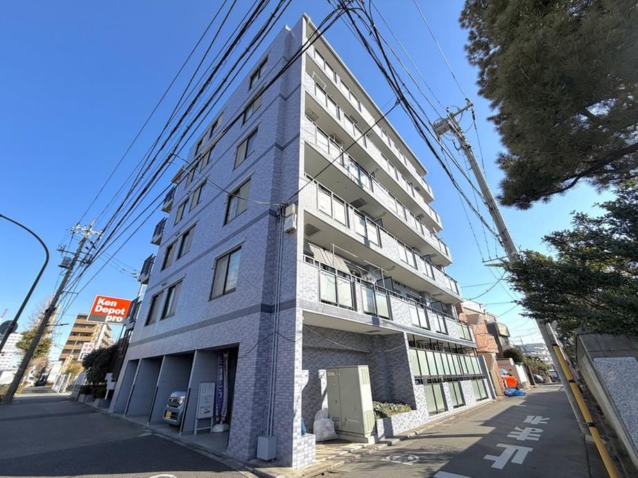 Top Floor 3LDK Apartment with Parking in Nerima - Photo 1