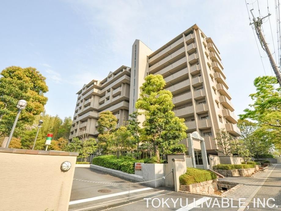 4LDK apartment in Toyonaka, Osaka - Photo 1