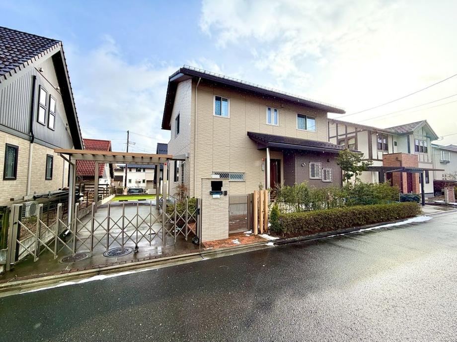 Elegant 4LDK Home in Murasakiyama - Photo 1