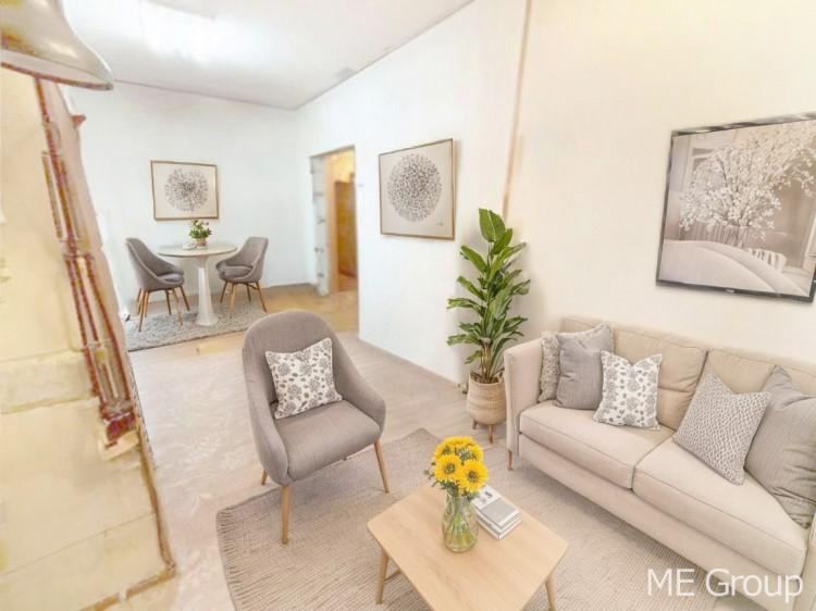 5LDK Home in Quiet Neighborhood with Easy Access to Supermarket - Photo 1