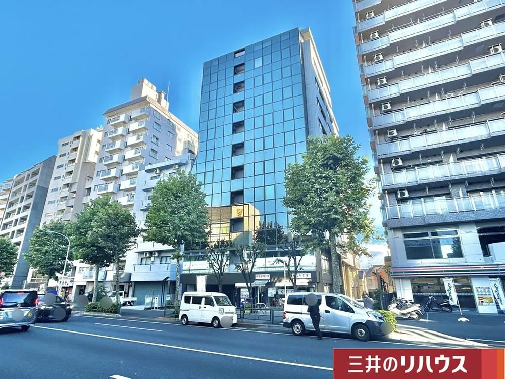 2DK Apartment in Honcho, Nakano - Photo 1