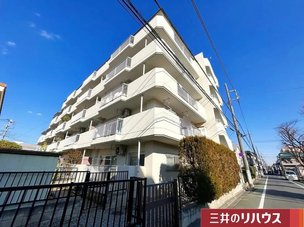 Spacious 3LDK Apartment in Takashimadaira, Tokyo - Photo 1