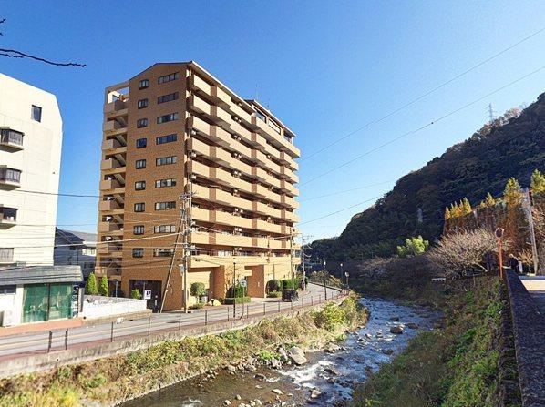 Peaceful 2LDK Apartment by Chitose River - Photo 1