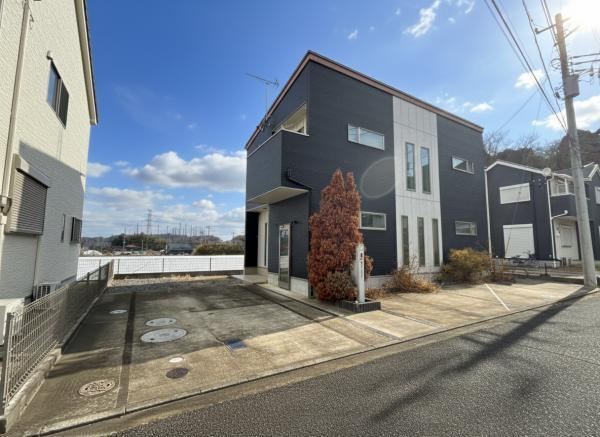 Open 2LDK House with High Ceilings - Photo 1