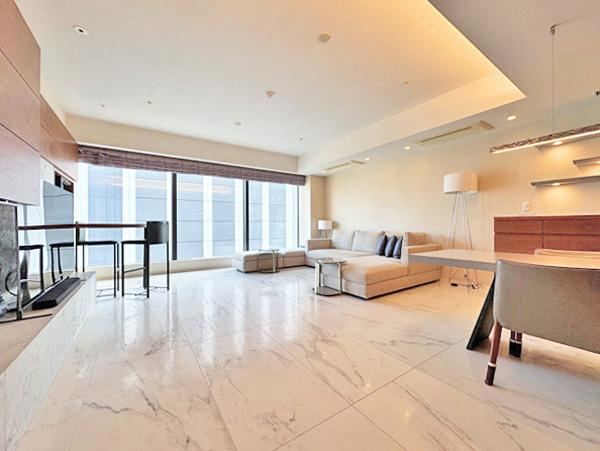 2LDK apartment in Minato Ward, Tokyo - Photo 1