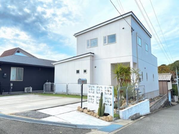 Charming 3LDK House with Roof Balcony in Fukutsu - Photo 1