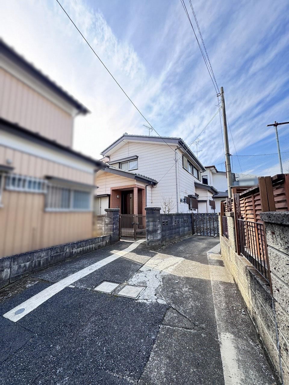 Spacious 4DK Home with Garden in Kasukabe - Photo 1