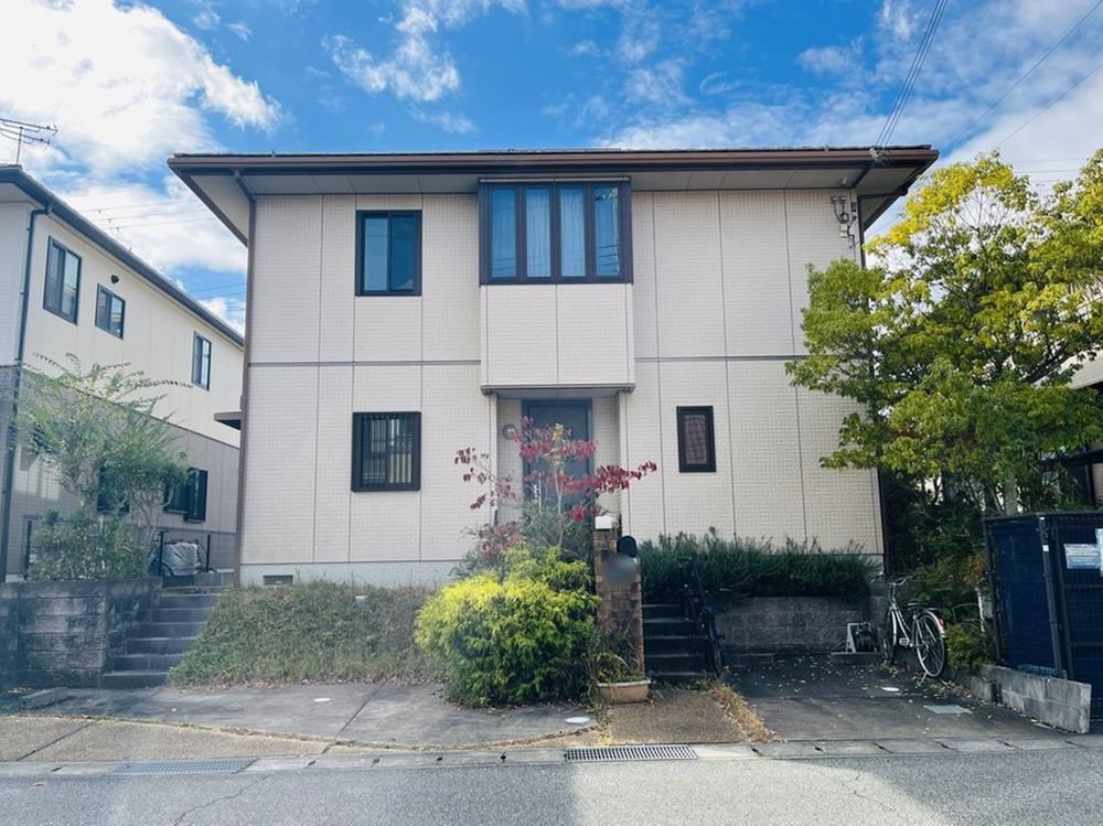Spacious 5LDK House with Parking for 2 Cars in Nishinomiya - Photo 1