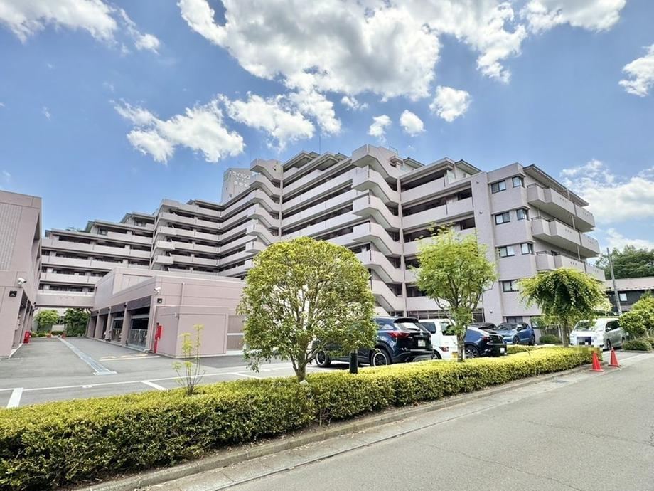 3LDK Apartment in Kamiyagari with South-Facing Balcony - Photo 1