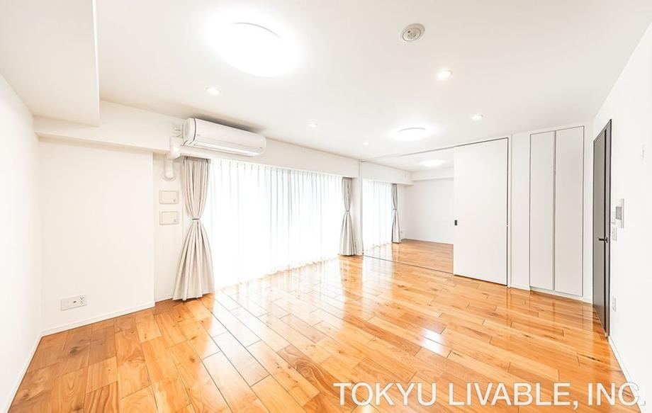 2LDK apartment in Minato Ward, Tokyo - Photo 1
