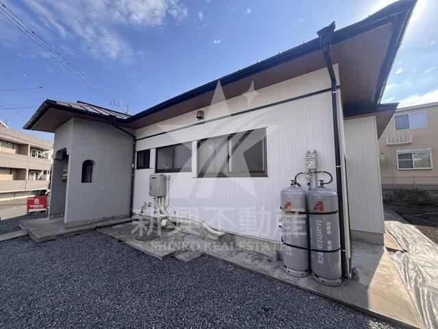 Fully Renovated 3LDK Single-Story Home - Photo 1