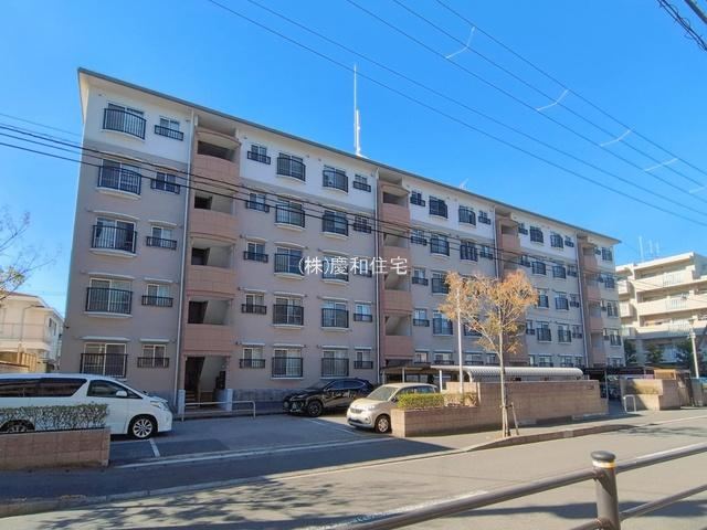 Renovated 3LDK Apartment with Great Sunlight in Ichikawa - Photo 1