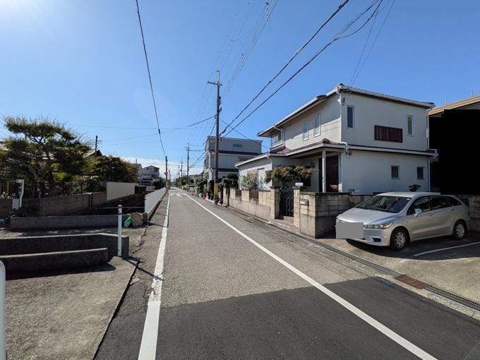 Spacious 3LDK+S House with High Ceilings in Amagasaki - Photo 1