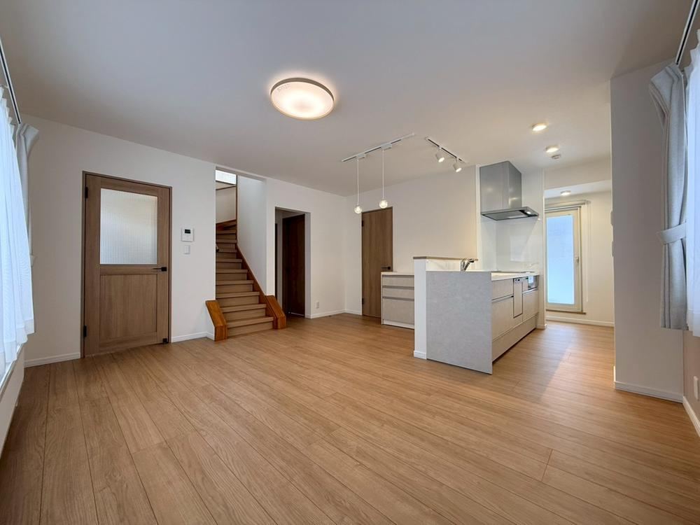 4LDK+S House with Double Access in Kitaku, Sapporo - Photo 1