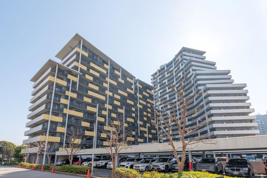 Spacious 4LDK Apartment in Mihama - Photo 1