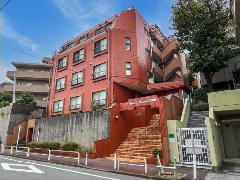 2LDK Apartment with Private Garden in Komogome, Tokyo - Photo 1