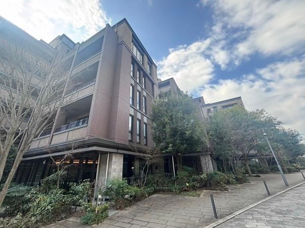 Sunny 3LDK Apartment in Fujimimachi - Photo 1