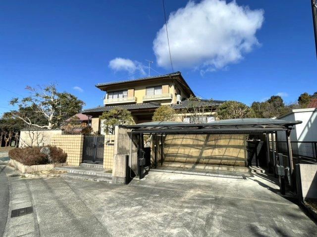Expansive 4LDK Home with Garden in Seto - Photo 1