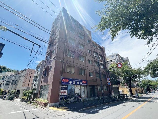 Spacious 1DK Corner Apartment in Matsugaoka - Photo 1