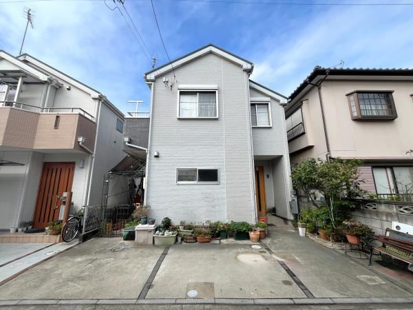 Family-Friendly 4LDK Home with Energy Efficiency - Photo 1