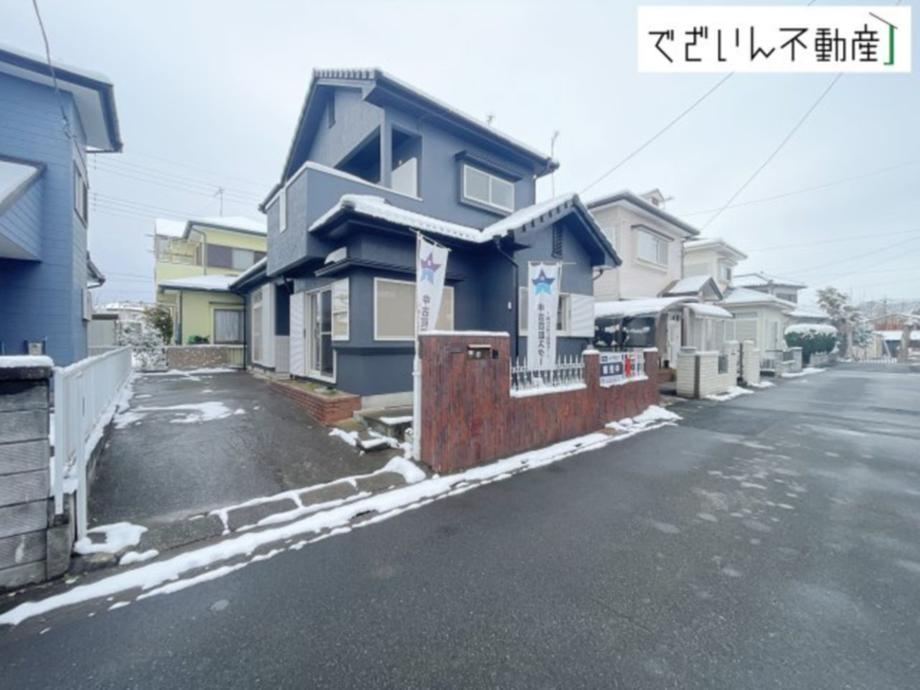 4LDK House with Renovations and Spacious Living Area - Photo 1