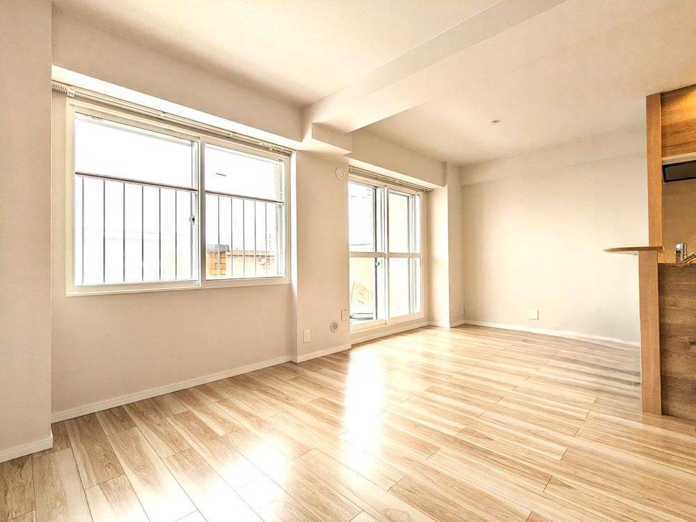 Charming 2LDK Apartment with Good Airflow - Photo 1