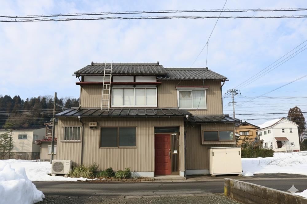 Spacious 7DK House with Open Water Space - Photo 1