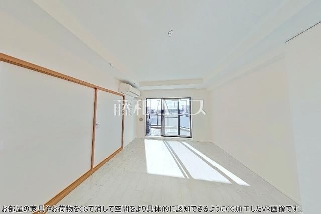 3LDK Apartment with Southwest-Facing Balcony - Photo 1