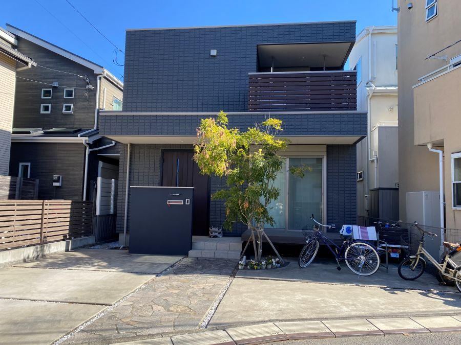 Modern 2LDK Home with Solar Power in Chigasaki - Photo 1
