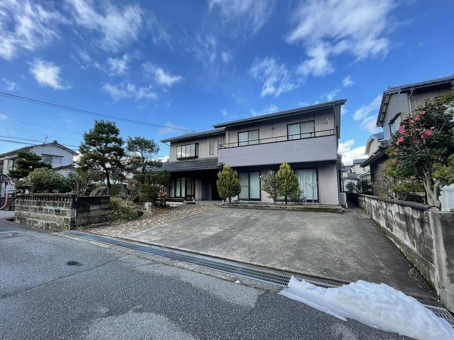 6LDK Home in Kosaka-cho North - Photo 1