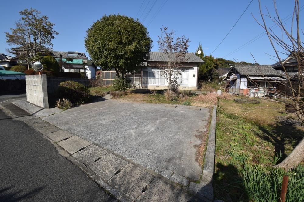 Charming 2LDK Bungalow with South Exposure - Photo 1
