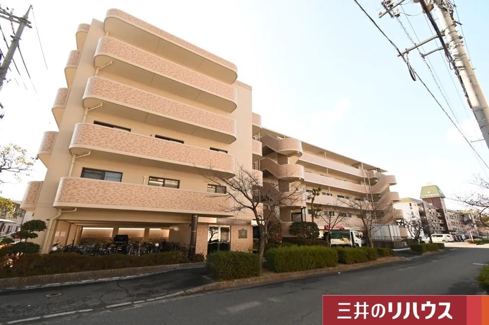 2LDK+S apartment in Kita Ward, Okayama - Photo 1