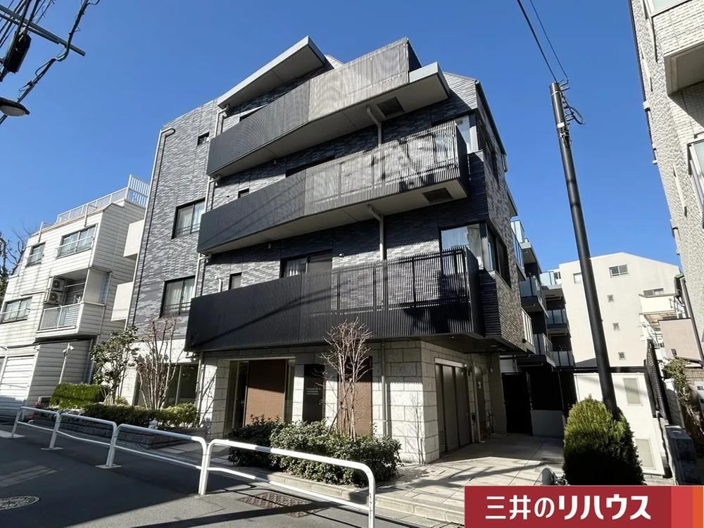 1LDK apartment in Shinjuku Ward, Tokyo - Photo 1